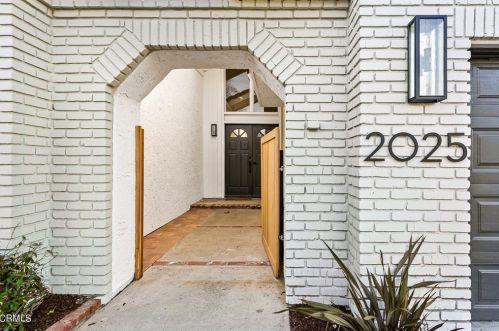 2025 Victoria Ave, Oxnard, CA 93035-2966