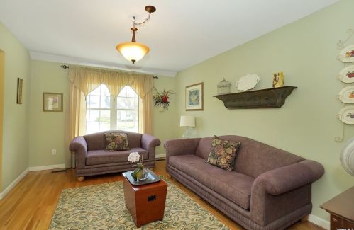 54 Long House Way, Commack NY 11725-1362 exterior