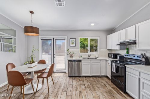 1329 Cholla St, Phoenix AZ 85029-3801 exterior