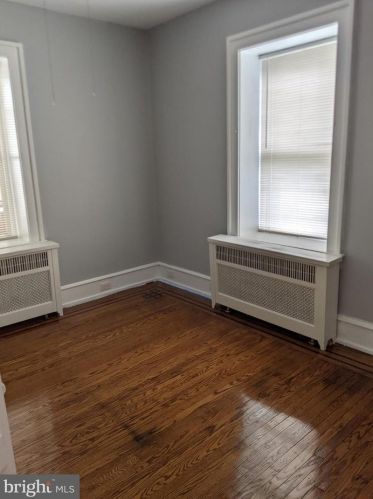 13 Pkwy Ave, Chester PA 19013-5009 exterior