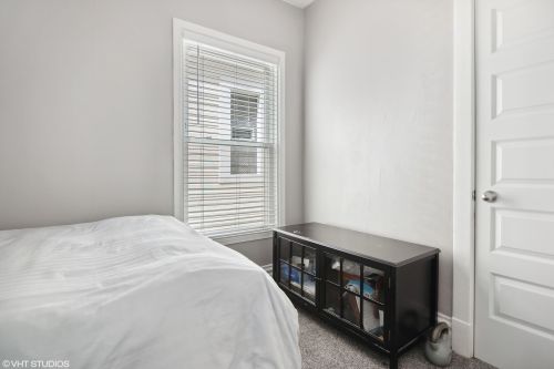 2853 Elston Ave, Chicago IL 60618-5843 exterior