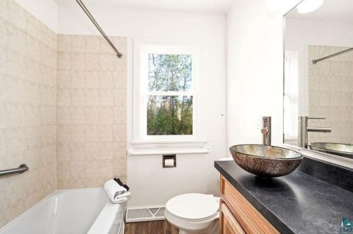 4825 Oakley St, Duluth MN 55804-1235 exterior