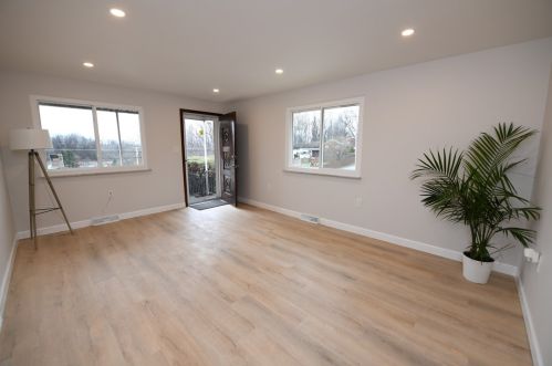 3909 Everlawn St, Pittsburgh, PA 15122-2107