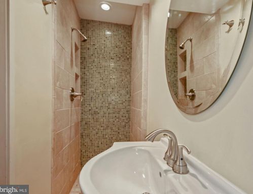 1678 Oak St, Washington DC 20010-1818 exterior