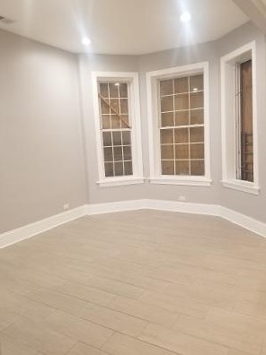 4113 Gladys Ave, Chicago IL 60624-3021 exterior