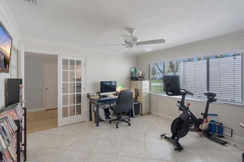 160 Madison Dr, Naples FL 34110-1323 exterior