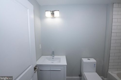 2122 2nd St, Philadelphia PA 19147-3802 exterior