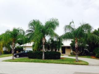 885 6th St, Boca Raton FL  33432-4115 exterior