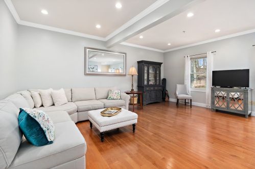 302 Josephs Ln, Pittsburgh, PA 15237-1255