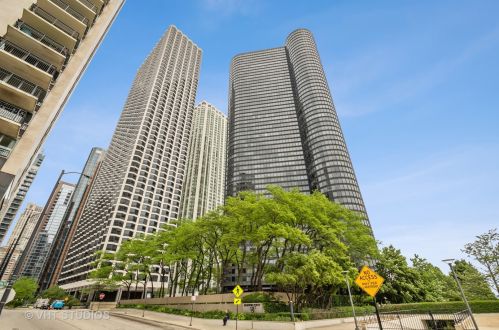 155 Harbor Dr, Chicago IL  60601-7315 exterior