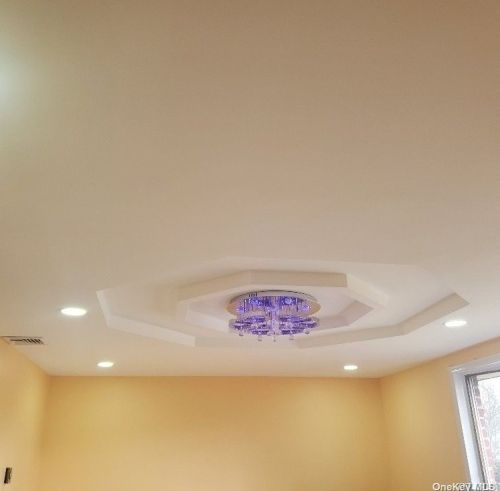 90 Birch Ln, Valley Stream NY 11581-2633 exterior