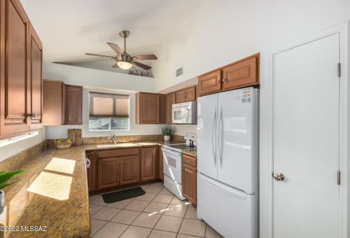 4961 Ferret Dr, Tucson AZ 85742-9543 exterior