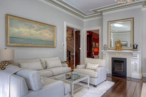 437 Bellevue Ave, Middletown RI 02840-4115 exterior