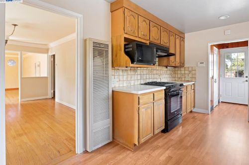 3775 Walnut Ave, Concord CA 94519-1947 exterior