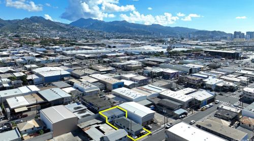 1734 Kahai St, Honolulu HI 96819-3913 exterior