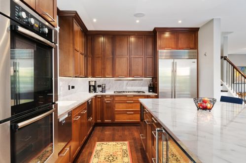 819 Castlewood Ter, Chicago IL  60640-4216 exterior