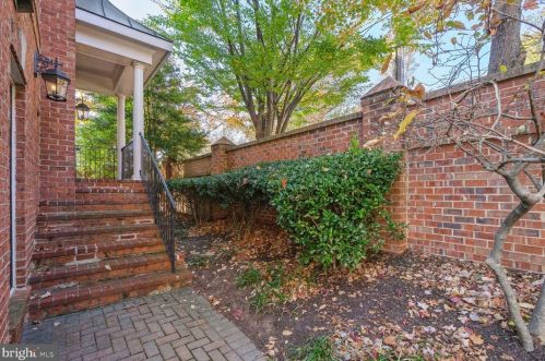 1320 Lessard Ln, Mc Lean VA  22101-3630 exterior