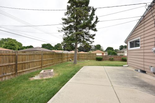 7446 Burdick Ave, Milwaukee WI 53219-3602 exterior