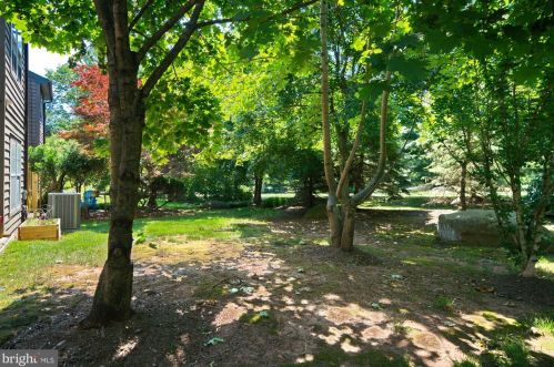 7 Brookline Ct, Princeton NJ 08540-1741 exterior