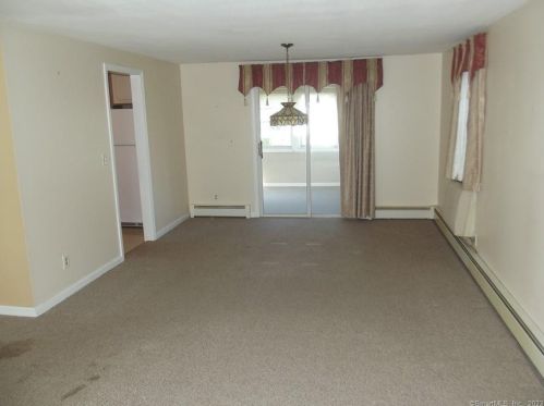 42 Mathewson Ave, Enfield CT 06082-4353 exterior