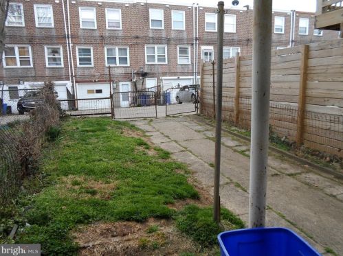 6147 Erdrick St, Philadelphia PA 19135-3516 exterior