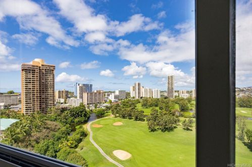 3075 Ala Poha Pl, Honolulu HI  96818-1600 exterior