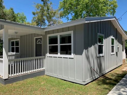 11 4th St, Defuniak Springs, FL 32435-1905