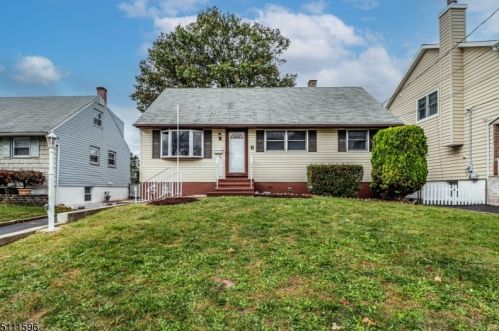 6 Melvin Ave, Iselin, NJ 08830-2411