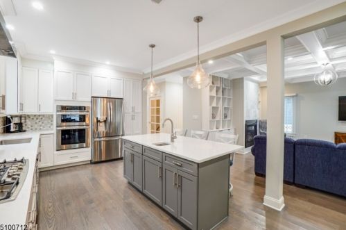 30 Mount Pleasant Pkwy, Livingston NJ  07039-2821 exterior