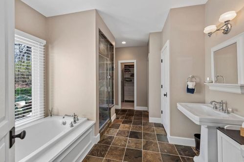 2332 Divot Dr, Saint Louis MO 63131-3240 exterior