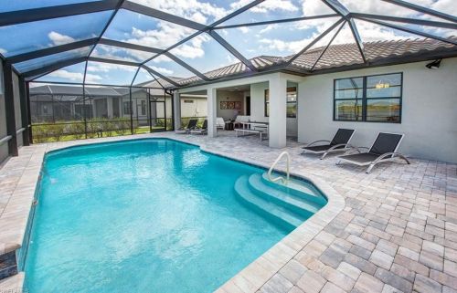 2726 Aviamar Cir, Naples FL 34114-9565 exterior