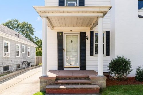 86 Metropolitan Rd, Providence, RI 02908-3320