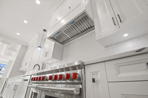 1323 Nelson St, Chicago IL 60657-3103 exterior