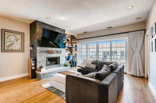 1047 Belmont Ave, Chicago, IL 60657-3327