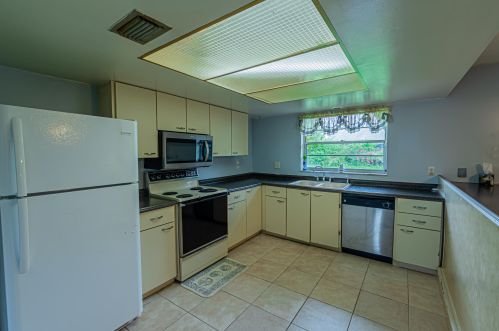 921 Walters Ter, Fort Pierce, FL 34983-3931