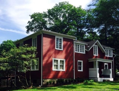 108 Peaceable St, Ridgefield CT  06877-4836 exterior