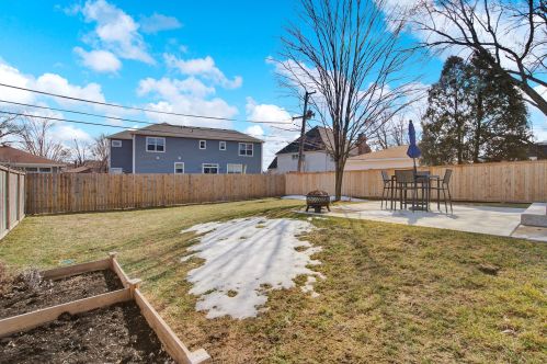 292 Fremont Ave, Elmhurst IL 60126-2200 exterior