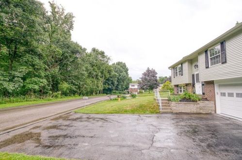 134 Crestwood Dr, Pittsburgh PA  15209-1008 exterior