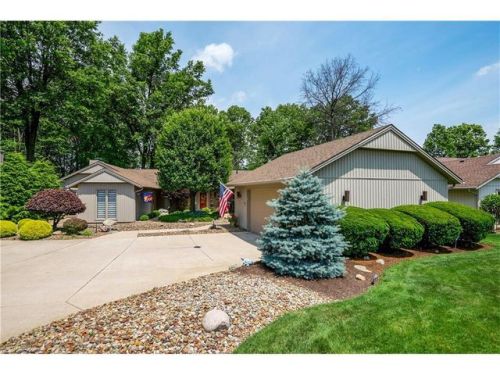 21576 Briar Bush Ln, Cleveland, OH 44149-2855