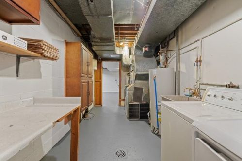 3927 Blvd Dr, Pittsburgh PA 15217-2619 exterior