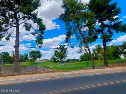 174 Randolph Way, Tucson AZ 85716-5832 exterior