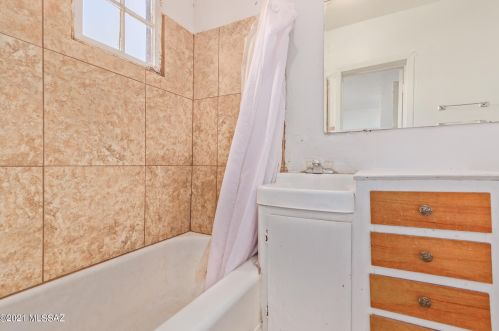 834 Lee St, Tucson AZ 85719-3932 exterior