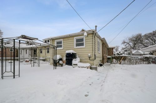 9425 Eberhart Ave, Chicago, IL 60619-7405