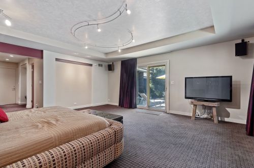 6461 Longmeadow Ave, Chicago IL 60712-3205 exterior