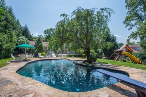 62 Cornell Dr, Livingston NJ  07039-5519 exterior