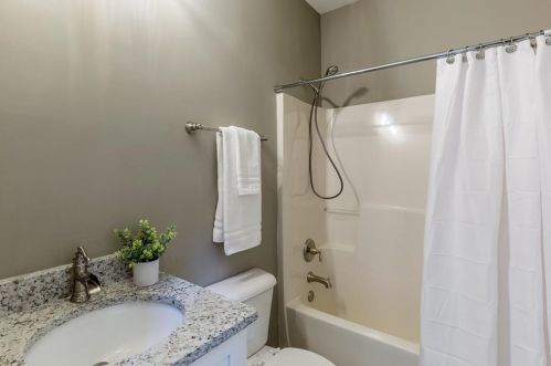 490 Blanche St, Atlanta GA 30318-6414 exterior