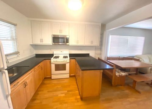 245 L St, Bakersfield CA 93304-1472 exterior