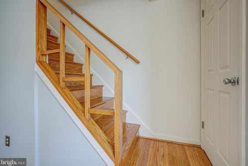 6918 Westhampton Dr, Alexandria VA 22307-1528 exterior