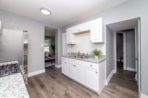 9132 Saginaw Ave, Chicago IL  60617-4150 exterior