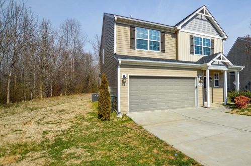 1912 Harvick Ct, Greensboro NC  27405-9695 exterior